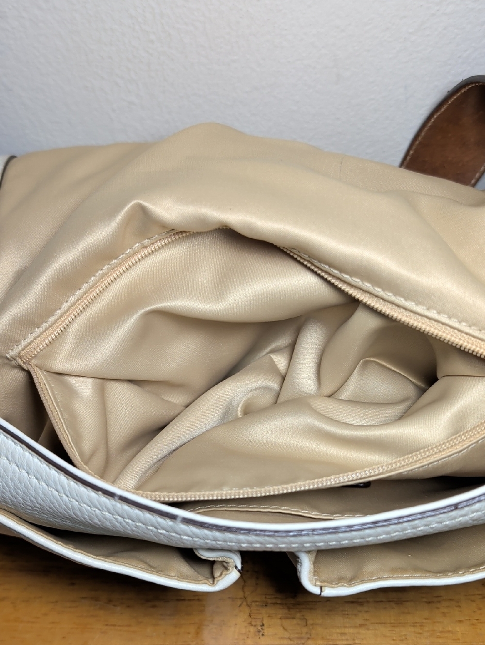 Coach Soho Flap Bag in Cream Pebbled Leather Brown Handle Brass Hardware Y2K - Picture 11 of 12
